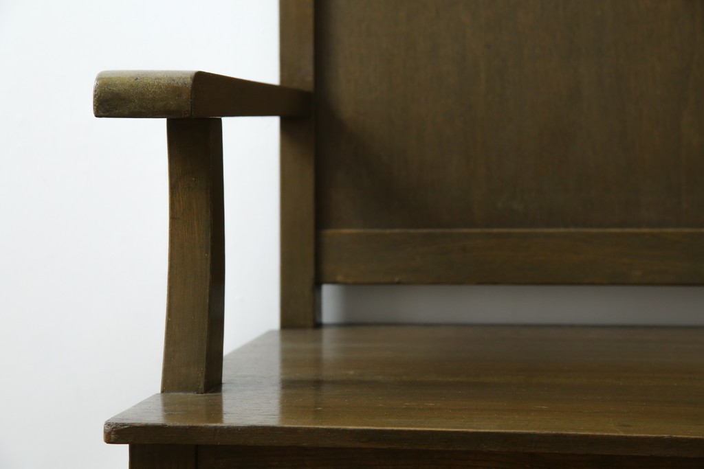 和製アンティーク　タモ材　ラワン材　ノスタルジックな雰囲気漂う古い教会のアームチェア　(R-071467)