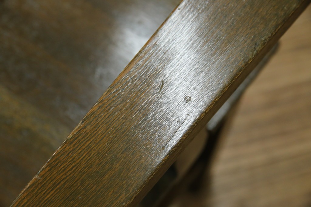 和製アンティーク　タモ材　ラワン材　ノスタルジックな雰囲気漂う古い教会のアームチェア　(R-071467)