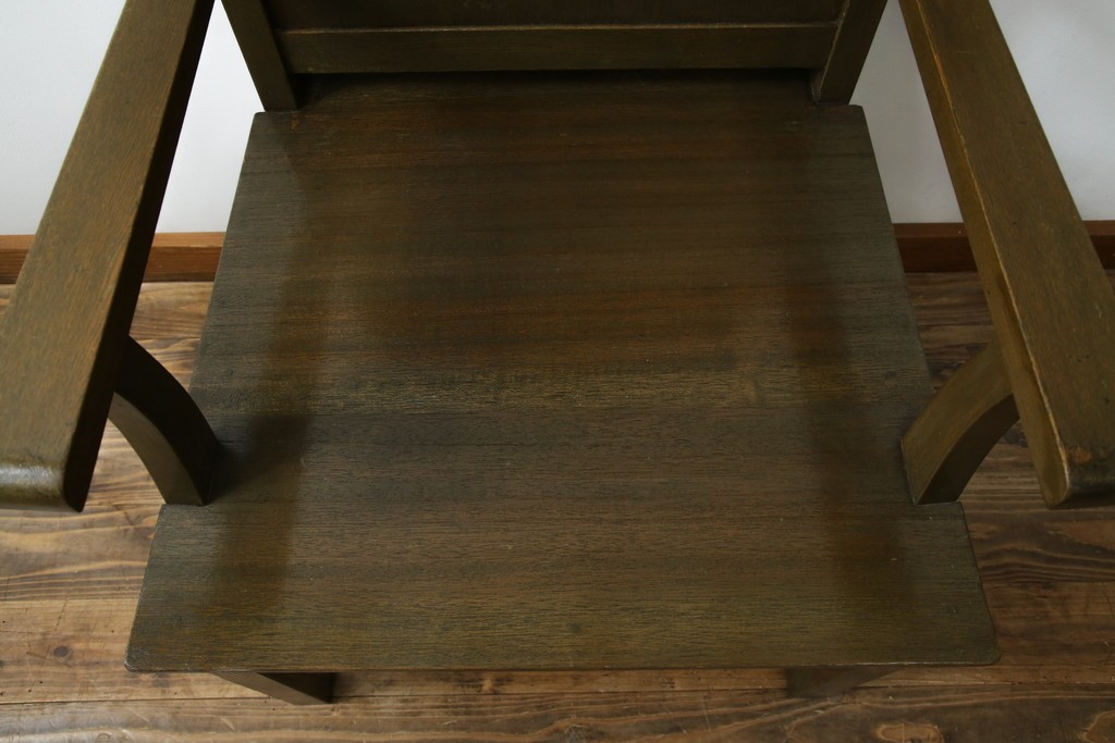 和製アンティーク　タモ材　ラワン材　ノスタルジックな雰囲気漂う古い教会のアームチェア　(R-071467)