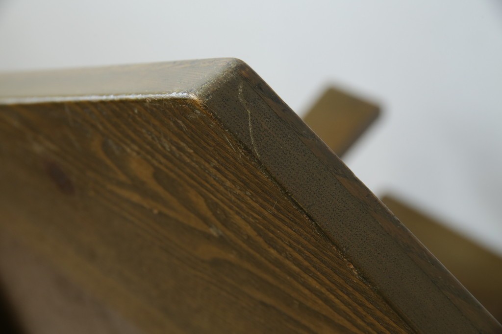 和製アンティーク　タモ材　ラワン材　ノスタルジックな雰囲気漂う古い教会のアームチェア　(R-071467)