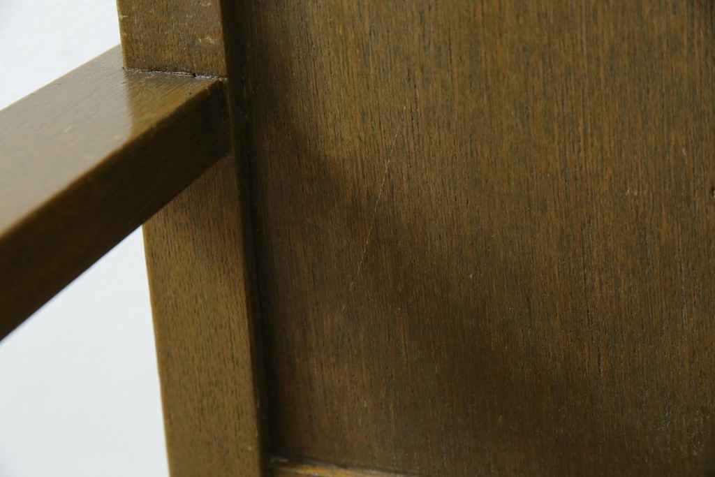 和製アンティーク　タモ材　ラワン材　ノスタルジックな雰囲気漂う古い教会のアームチェア　(R-071467)