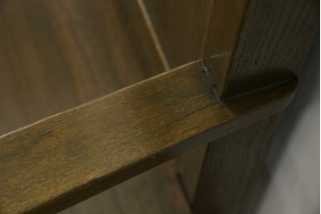 和製アンティーク　タモ材　ラワン材　ノスタルジックな雰囲気漂う古い教会のアームチェア　(R-071467)