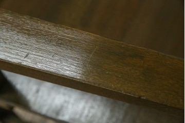 和製アンティーク　タモ材　ラワン材　ノスタルジックな雰囲気漂う古い教会のアームチェア　(R-071467)