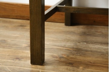 和製アンティーク　タモ材　ラワン材　ノスタルジックな雰囲気漂う古い教会のアームチェア　(R-071467)