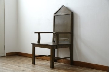 和製アンティーク　タモ材　ラワン材　ノスタルジックな雰囲気漂う古い教会のアームチェア　(R-071467)