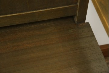 和製アンティーク　タモ材　ラワン材　ノスタルジックな雰囲気漂う古い教会のアームチェア　(R-071467)