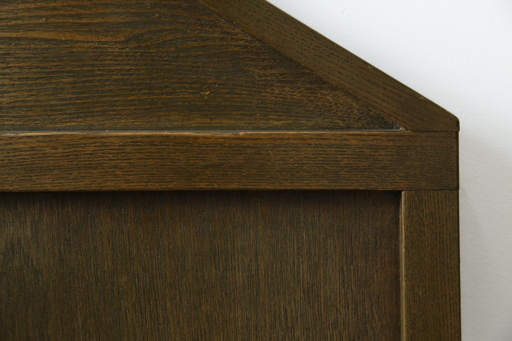 和製アンティーク　タモ材　ラワン材　ノスタルジックな雰囲気漂う古い教会のアームチェア　(R-071467)