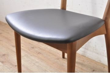 中古　美品　ACTUS(アクタス)　KULAUM(クラウム)　モダンでシンプルなデザインが取り入れやすいチェア(ダイニングチェア、アームレスチェア、椅子、イス)(R-071469)