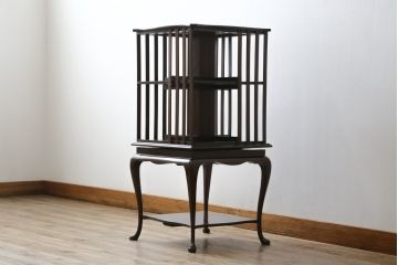イギリスアンティーク　マホガニー材　猫脚が魅力のリボルビングブックシェルフ(本棚、書棚、英国)(R-071470)