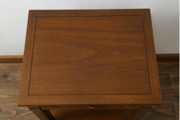 中古　DREXEL HERITAGE(ドレクセルヘリテイジ)　品のある佇まいが美しいサイドテーブル(電話台、ナイトテーブル、コンソールテーブル)(R-071471)