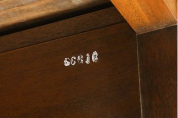 中古　DREXEL HERITAGE(ドレクセルヘリテイジ)　品のある佇まいが美しいサイドテーブル(電話台、ナイトテーブル、コンソールテーブル)(R-071471)