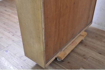 和製アンティーク　特大!!　重厚　ナラ(楢)材　レトロな佇まいと透かし彫りが素敵な本箱(食器棚、戸棚、収納棚、飾り棚、ブックケース、キャビネット)(R-071472)