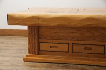 中古　美品　総欅(ケヤキ)材　明るい木の色味がお部屋を華やかに彩る囲炉裏テーブル(火鉢、木製火鉢、長火鉢、座卓、ローテーブル)(R-071475)