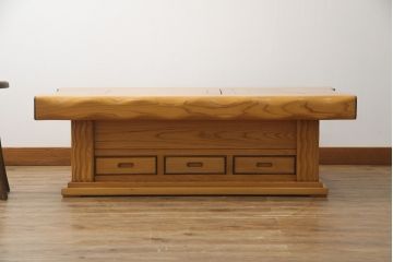 中古　美品　総欅(ケヤキ)材　明るい木の色味がお部屋を華やかに彩る囲炉裏テーブル(火鉢、木製火鉢、長火鉢、座卓、ローテーブル)(R-071475)