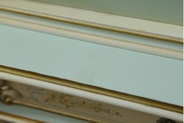 中古　イタリア高級家具　ロココ調　Mario Colciago&Figli(マリオ・コルチャゴ)　Fratelli Origgi(フラテッリ・オリッジ)　圧迫感を抑えたRガラスの優しいデザインが魅力的なキャビネット(キュリオケース、ガラスケース、ショーケース、飾り棚、Rガラス、曲げガラス)(定価約180万円)(R-071476)