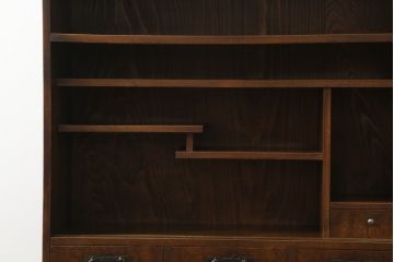 和製アンティーク　上手物!!　銅金具　三方欅(ケヤキ)材　前面玉杢　懐かしい雰囲気漂う小振りな茶箪笥(違い棚、食器棚、飾り棚、茶棚、収納棚、戸棚、キャビネット)(R-071478)