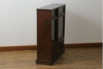 和製アンティーク　上手物!!　銅金具　三方欅(ケヤキ)材　前面玉杢　懐かしい雰囲気漂う小振りな茶箪笥(違い棚、食器棚、飾り棚、茶棚、収納棚、戸棚、キャビネット)(R-071478)