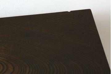 和製アンティーク　上手物!!　銅金具　三方欅(ケヤキ)材　前面玉杢　懐かしい雰囲気漂う小振りな茶箪笥(違い棚、食器棚、飾り棚、茶棚、収納棚、戸棚、キャビネット)(R-071478)