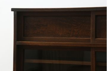 和製アンティーク　上手物!!　銅金具　三方欅(ケヤキ)材　前面玉杢　懐かしい雰囲気漂う小振りな茶箪笥(違い棚、食器棚、飾り棚、茶棚、収納棚、戸棚、キャビネット)(R-071478)