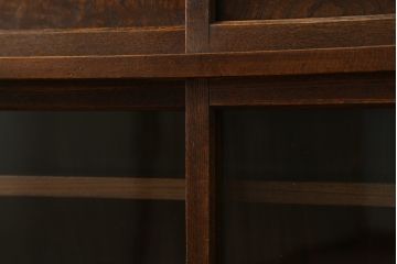 和製アンティーク　上手物!!　銅金具　三方欅(ケヤキ)材　前面玉杢　懐かしい雰囲気漂う小振りな茶箪笥(違い棚、食器棚、飾り棚、茶棚、収納棚、戸棚、キャビネット)(R-071478)