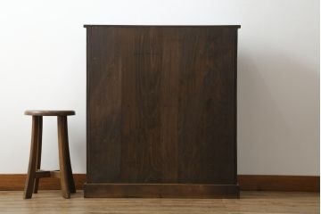 和製アンティーク　上手物!!　銅金具　三方欅(ケヤキ)材　前面玉杢　懐かしい雰囲気漂う小振りな茶箪笥(違い棚、食器棚、飾り棚、茶棚、収納棚、戸棚、キャビネット)(R-071478)