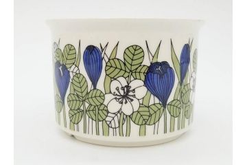 1978年〜1979年　ARABIA FINLAND　Krokus(クロッカス)　大胆に描かれた花たちと青と緑の色合いが存在感を放つトリオセット(ヴィンテージ、ビンテージ、アラビア、フィンランド、北欧食器、カップ、ソーサー、C&S、プレート、皿、グリーン・ブルーライン)(R-071488)