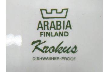 1978年〜1979年　ARABIA FINLAND　Krokus(クロッカス)　大胆に描かれた花たちと青と緑の色合いが存在感を放つトリオセット(ヴィンテージ、ビンテージ、アラビア、フィンランド、北欧食器、カップ、ソーサー、C&S、プレート、皿、グリーン・ブルーライン)(R-071488)