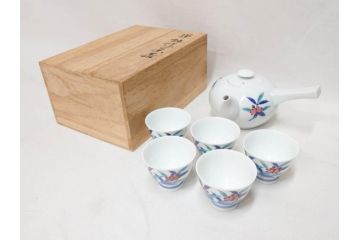 今泉今右衛門　錦桃絵　鮮やかな色合いの桃絵が美しい茶器セット(急須、湯呑み5客、湯のみ、茶道具、色鍋島、色絵、和食器、共箱付き)(R-071494)