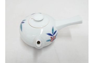 今泉今右衛門　錦桃絵　鮮やかな色合いの桃絵が美しい茶器セット(急須、湯呑み5客、湯のみ、茶道具、色鍋島、色絵、和食器、共箱付き)(R-071494)