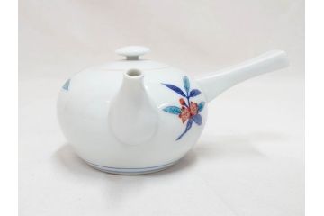 今泉今右衛門　錦桃絵　鮮やかな色合いの桃絵が美しい茶器セット(急須、湯呑み5客、湯のみ、茶道具、色鍋島、色絵、和食器、共箱付き)(R-071494)