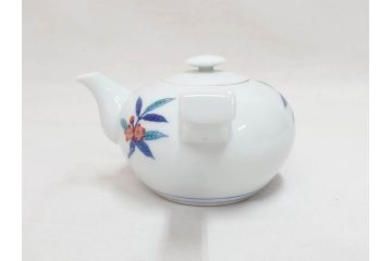 今泉今右衛門　錦桃絵　鮮やかな色合いの桃絵が美しい茶器セット(急須、湯呑み5客、湯のみ、茶道具、色鍋島、色絵、和食器、共箱付き)(R-071494)