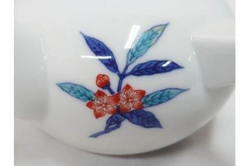 今泉今右衛門　錦桃絵　鮮やかな色合いの桃絵が美しい茶器セット(急須、湯呑み5客、湯のみ、茶道具、色鍋島、色絵、和食器、共箱付き)(R-071494)