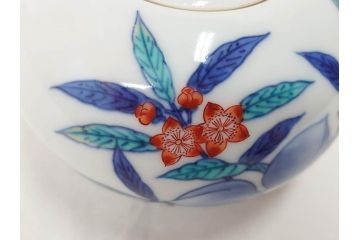 今泉今右衛門　錦桃絵　鮮やかな色合いの桃絵が美しい茶器セット(急須、湯呑み5客、湯のみ、茶道具、色鍋島、色絵、和食器、共箱付き)(R-071494)