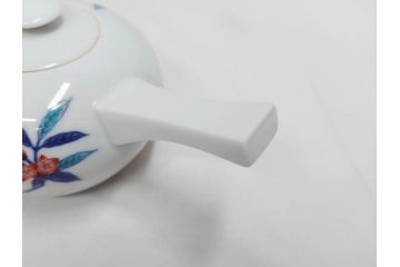 今泉今右衛門　錦桃絵　鮮やかな色合いの桃絵が美しい茶器セット(急須、湯呑み5客、湯のみ、茶道具、色鍋島、色絵、和食器、共箱付き)(R-071494)