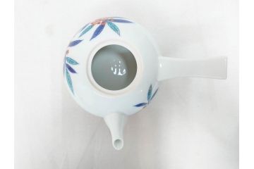 今泉今右衛門　錦桃絵　鮮やかな色合いの桃絵が美しい茶器セット(急須、湯呑み5客、湯のみ、茶道具、色鍋島、色絵、和食器、共箱付き)(R-071494)
