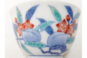 今泉今右衛門　錦桃絵　鮮やかな色合いの桃絵が美しい茶器セット(急須、湯呑み5客、湯のみ、茶道具、色鍋島、色絵、和食器、共箱付き)(R-071494)