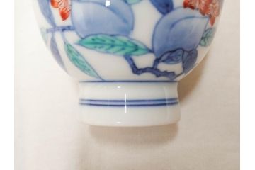 今泉今右衛門　錦桃絵　鮮やかな色合いの桃絵が美しい茶器セット(急須、湯呑み5客、湯のみ、茶道具、色鍋島、色絵、和食器、共箱付き)(R-071494)