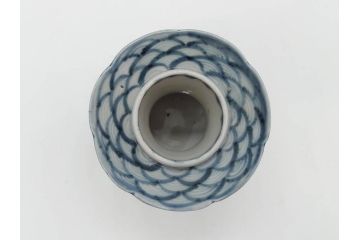 江戸期　古伊万里　波文　染付　繊細に描かれたデザインが目を惹く盃台(酒器、杯台、懐石道具、渡盞)(R-071495)