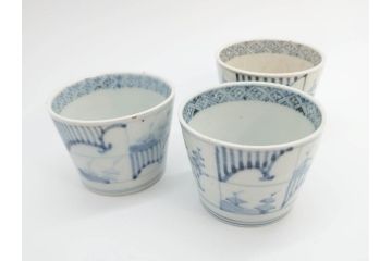 江戸後期　古伊万里　染付　枠絵羊歯文　優しい色合いが魅力的なそば猪口3客セット(シダ、蕎麦猪口、湯呑み、湯のみ、和食器)(R-071497)