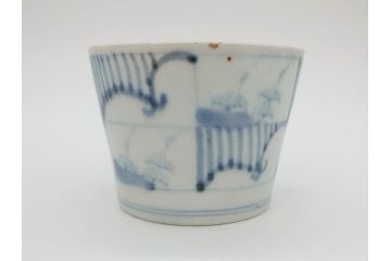 江戸後期　古伊万里　染付　枠絵羊歯文　優しい色合いが魅力的なそば猪口3客セット(シダ、蕎麦猪口、湯呑み、湯のみ、和食器)(R-071497)
