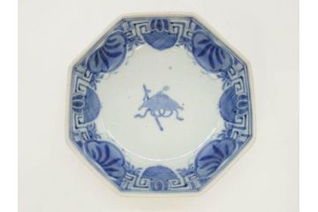 江戸期　古伊万里　染付　編笠文　約15cm　4.9寸　珍しい図柄と藍色の濃淡が印象的な八角皿3枚セット(編み笠、傘、カサ、かさ、変形皿、深皿、和皿、和食器、四寸九分)(R-071499)