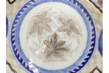 上手物　明治期　伊万里　金彩　染付　窓絵　約19cm　6.2寸　緻密に描かれた上品な絵柄が美しい深鉢(もみじ、紅葉、モミジ、草花、深皿、和皿、和食器、六寸二分)(R-071501)