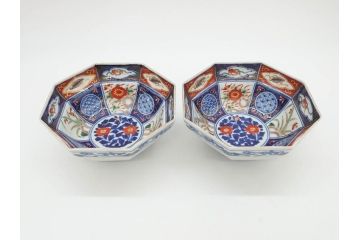 江戸期?　大明成化年製　伊万里　金襴手　色絵　染付　約13cm　4.2寸　繊細に描かれた多様な図柄が食卓に彩を与える小鉢2客セット(巻物、草花、八角、深鉢、深皿、和皿、和食器、四寸二分)(R-071502)