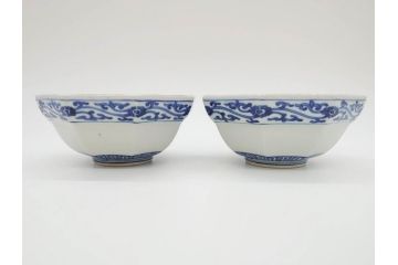 江戸期?　大明成化年製　伊万里　金襴手　色絵　染付　約13cm　4.2寸　繊細に描かれた多様な図柄が食卓に彩を与える小鉢2客セット(巻物、草花、八角、深鉢、深皿、和皿、和食器、四寸二分)(R-071502)