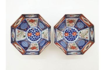 江戸期?　大明成化年製　伊万里　金襴手　色絵　染付　約13cm　4.2寸　繊細に描かれた多様な図柄が食卓に彩を与える小鉢2客セット(巻物、草花、八角、深鉢、深皿、和皿、和食器、四寸二分)(R-071502)