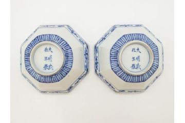 江戸期?　大明成化年製　伊万里　金襴手　色絵　染付　約13cm　4.2寸　繊細に描かれた多様な図柄が食卓に彩を与える小鉢2客セット(巻物、草花、八角、深鉢、深皿、和皿、和食器、四寸二分)(R-071502)