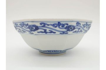 江戸期?　大明成化年製　伊万里　金襴手　色絵　染付　約13cm　4.2寸　繊細に描かれた多様な図柄が食卓に彩を与える小鉢2客セット(巻物、草花、八角、深鉢、深皿、和皿、和食器、四寸二分)(R-071502)