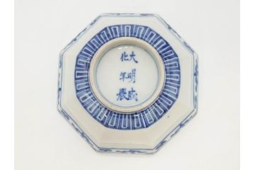 江戸期?　大明成化年製　伊万里　金襴手　色絵　染付　約13cm　4.2寸　繊細に描かれた多様な図柄が食卓に彩を与える小鉢2客セット(巻物、草花、八角、深鉢、深皿、和皿、和食器、四寸二分)(R-071502)