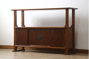 和製ビンテージ　美品!!　最高級!!　黒田辰秋インスパイア作品　指物職人手造り　総欅(ケヤキ)材　拭き漆塗り　美しい杢目が上質な和の雰囲気を演出する隠し収納付き飾り棚(茶棚、収納棚、サイドボード、店舗什器、ヴィンテージ)(定価約170万円)(R-071504)