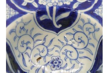 江戸期　古伊万里　染付　花唐草　大胆に描かれた花模様が印象的な盃洗(杯洗、皿、高台鉢、台鉢、和食器)(R-071505)
